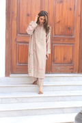 Model wearing Zeen by Saher Hamza outfit