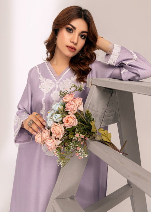 Elegant sleeves of lilac semi formal dress

