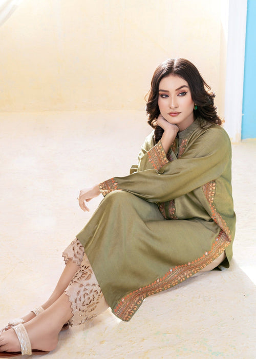 Saher Hamza embroidered semi formals close-up look

