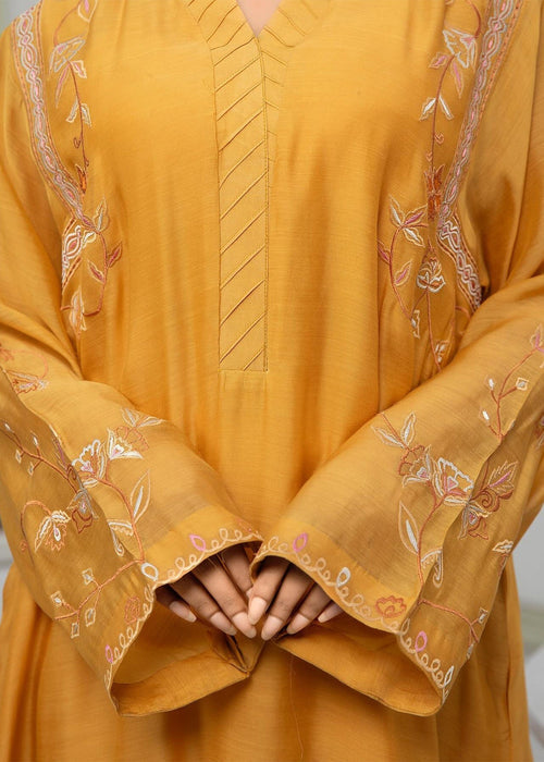 Saher Hamza embroidered semi formals close-up look

