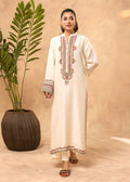 Close-up tilla embroidery on neckline and sleeves

